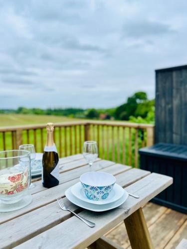 Martlesham Heath Apartment | Unique Suffolk Cabin with Countryside Views