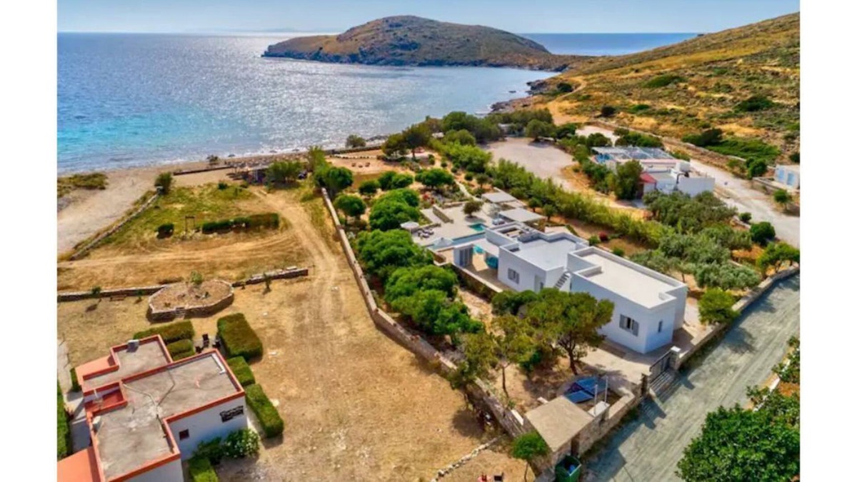 Delfini Villa | Unique summer house on Delfini beach