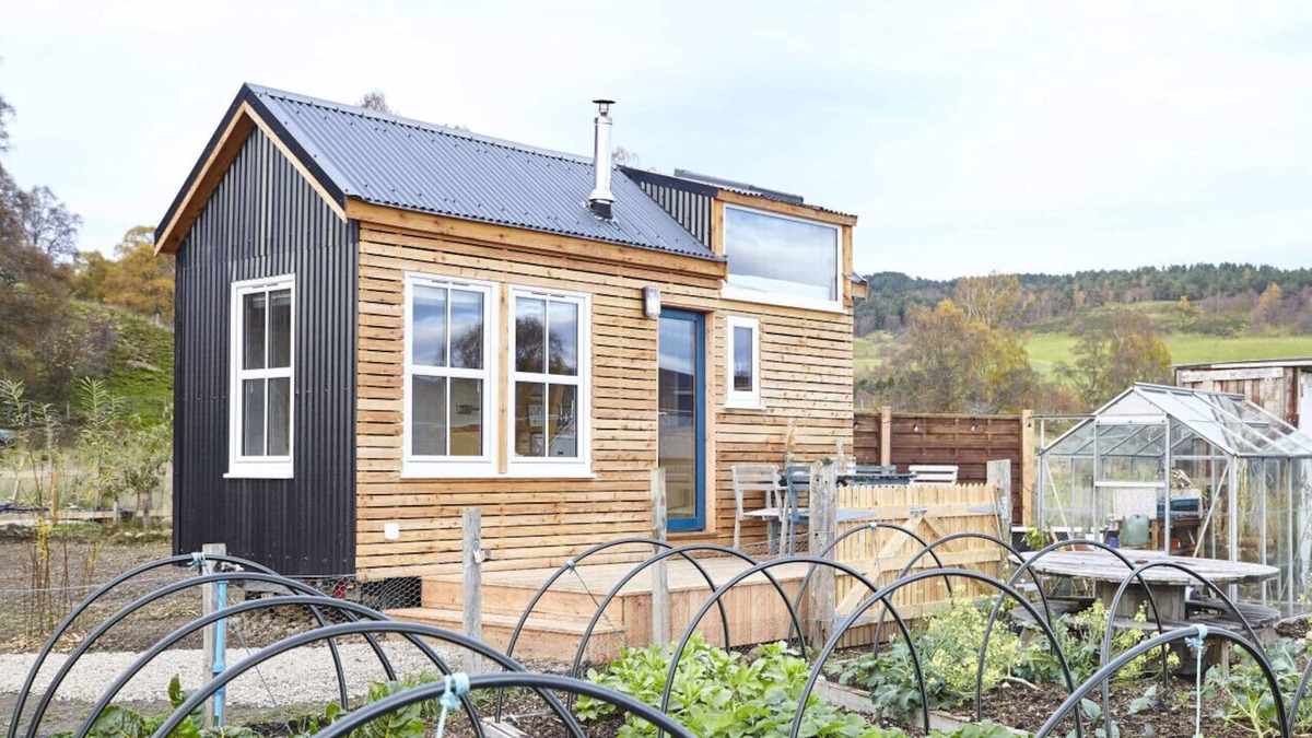 Ballater House | Unique tiny house with wood fired roll top bath in heart of the Cairngorms