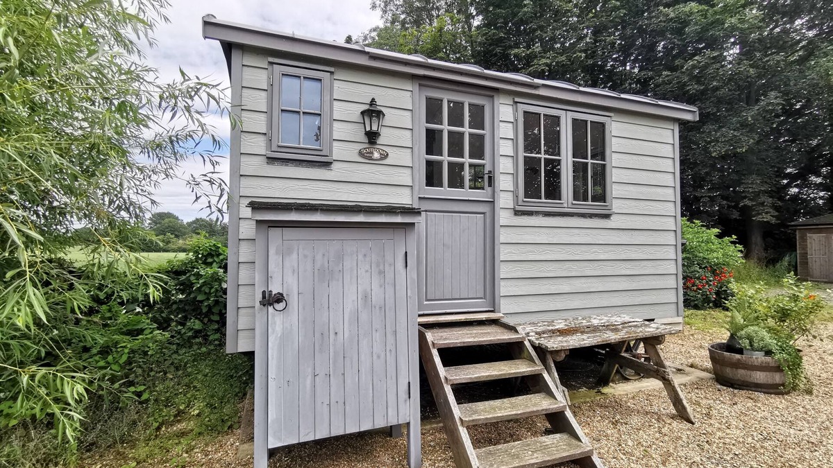 East Ashling House | Unique, tranquil retreat in fabulous grounds with own garden & pond. Nr Goodwood