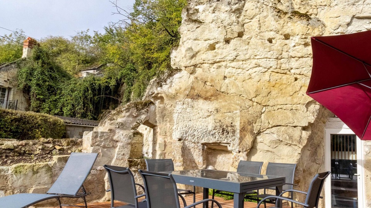 Les Ulmes Cottage | Unique Troglodyte Cottage near Saumur - Jacuzzi, Garden, Games Room