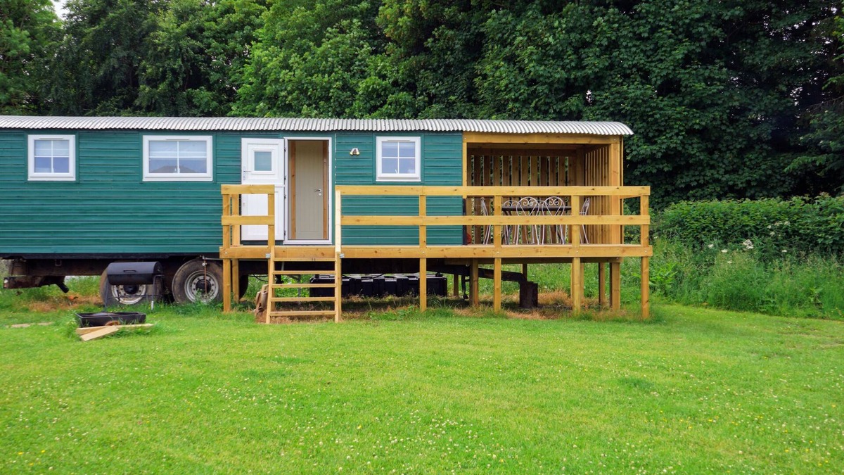 Hawick Cabin | Unique Upcycled Straw Trailer @ Westcote