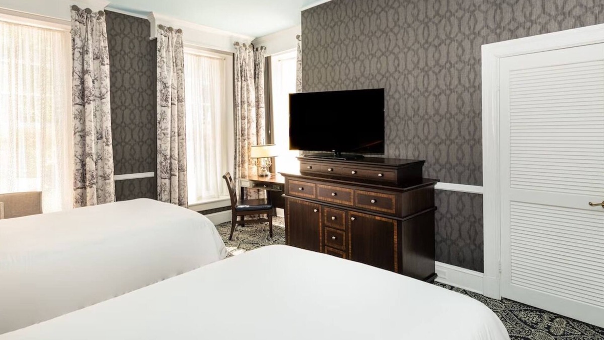 Historic District Hotel | Unique Victorian Stay w/Modern Amenities + Steps from Waterfront