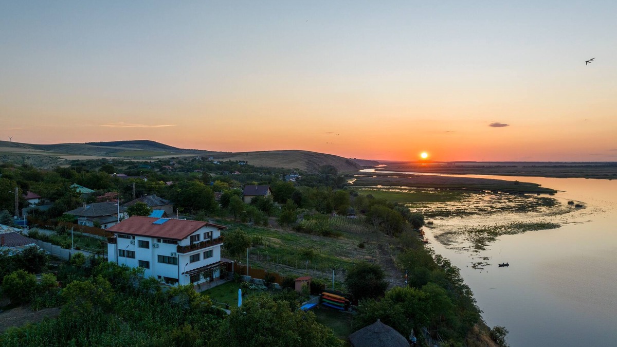 Somova House | Unique view and charming sunsets at the secret oasis of the Danube Delta