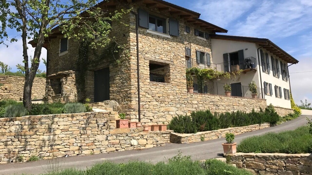 Mombarcaro Villa | Unique Villa in unexplored italy with Alp views!