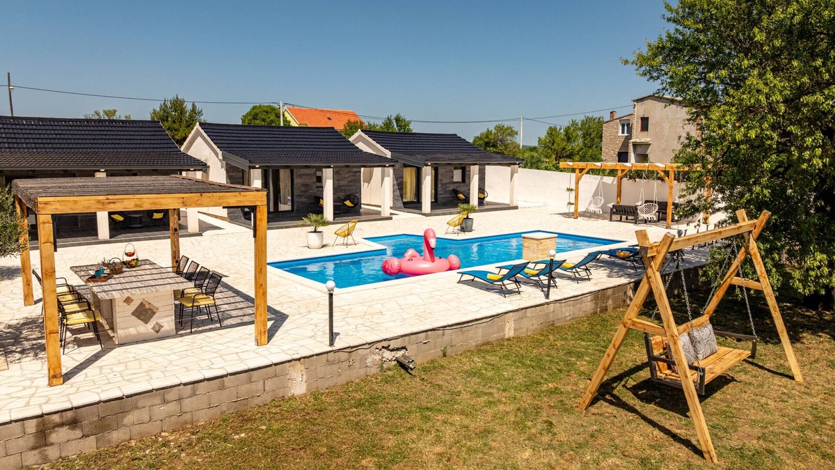 Benkovac Villa | Unique Villa V with pool