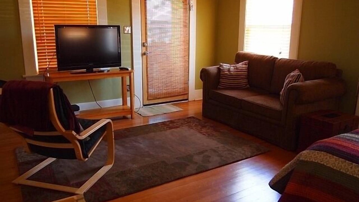 West University Apartment | Unique , Vintage Studio Apartment for Leisure/Corporate Travel
