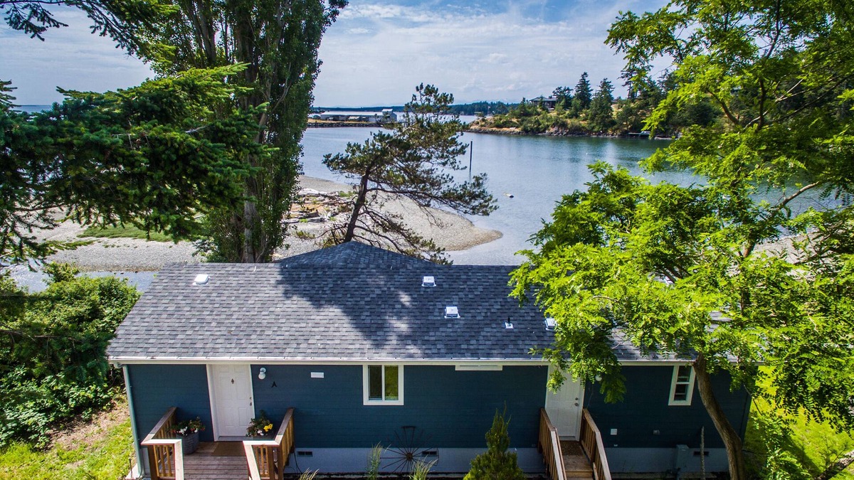 Friday Harbor House | Unique Waterfront Beach House, 1 mile from Friday Harbor