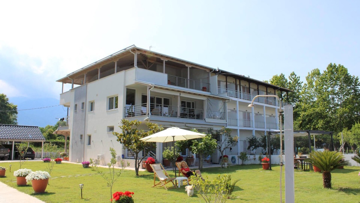 Skotina Apartment | Uniquely situated holiday flat, directly on the fine sandy beach, with far-reach