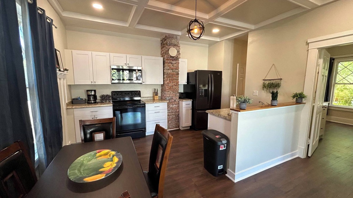 Globe Apartment | Unit 1 - Copper - Pinal Creek East - private yard - wifi - central location