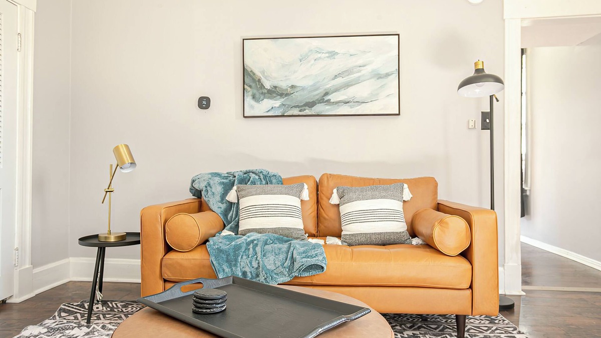 Cheviot House | Unit 1:Ground floor, porch, king bed, garage, w/d