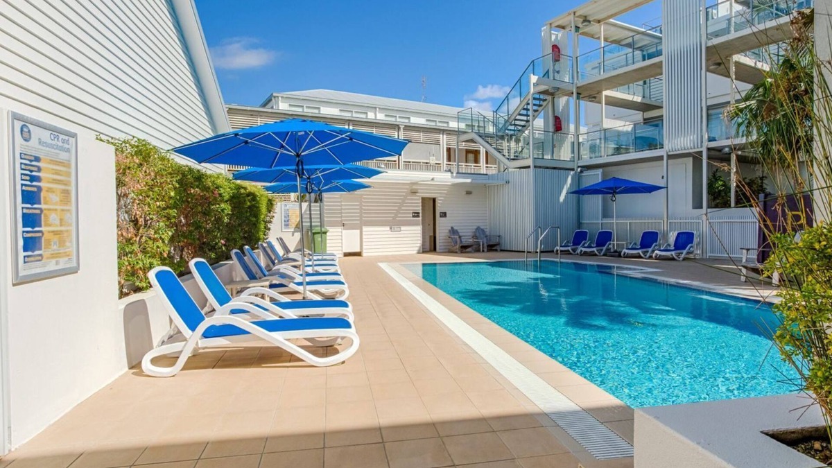 Rainbow Beach Apartment | Unit 101 Plantation Resort - Rainbow Beach. Plantation Resort. Second Floor. Aircon. Pool. Spa.Wifi