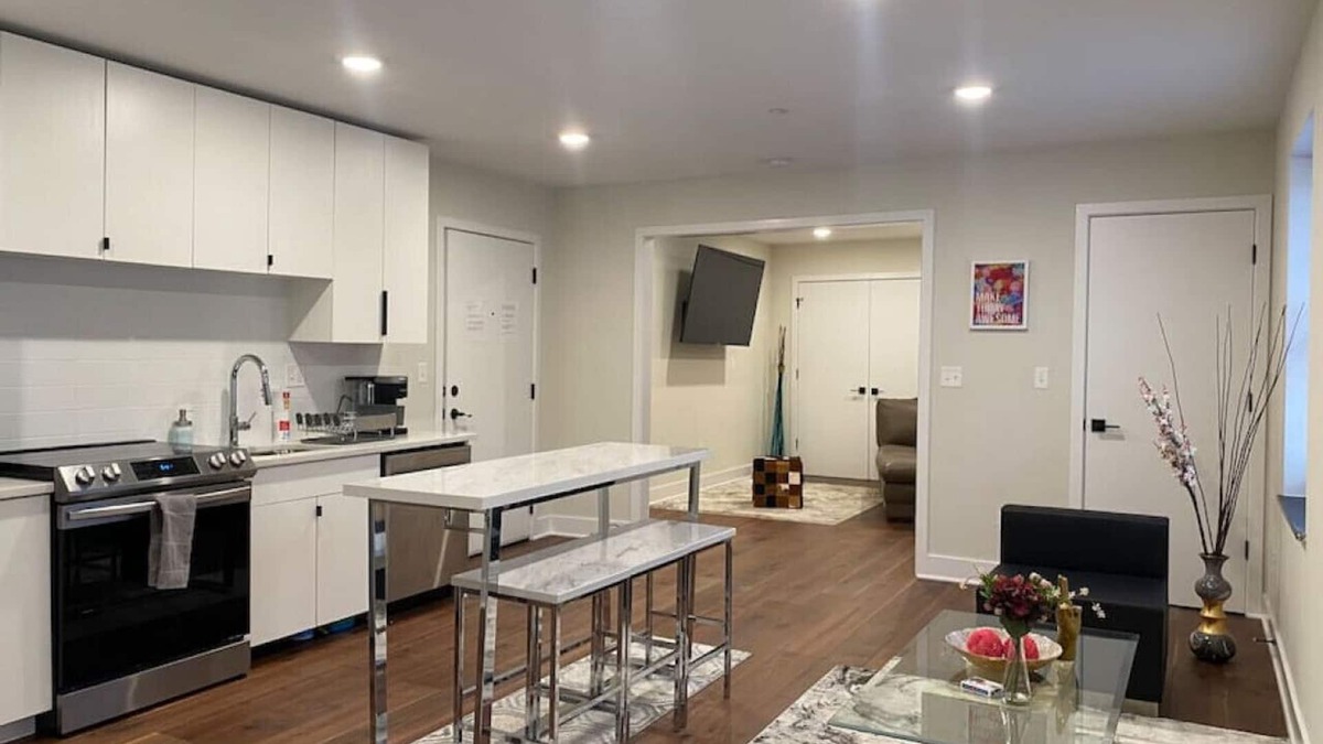 Mill River Apartment | Unit 101 · RENOVATED, 1 mile from YALE!