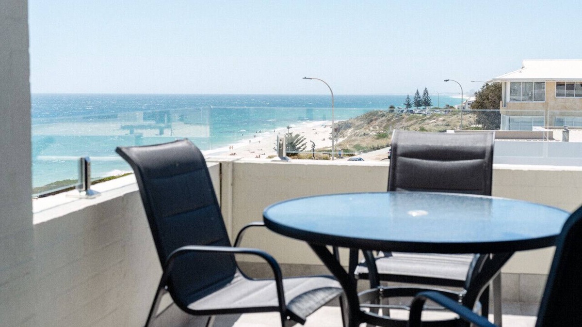 Cottesloe Apartment | Unit 11 · Cottesloe Beach View Apartments #11