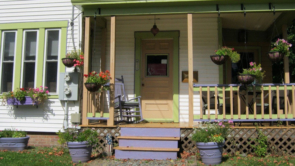 Greenville Junction Apartment | UNIT 2 PRITHAM AVE GREENVILLE JCT., ME