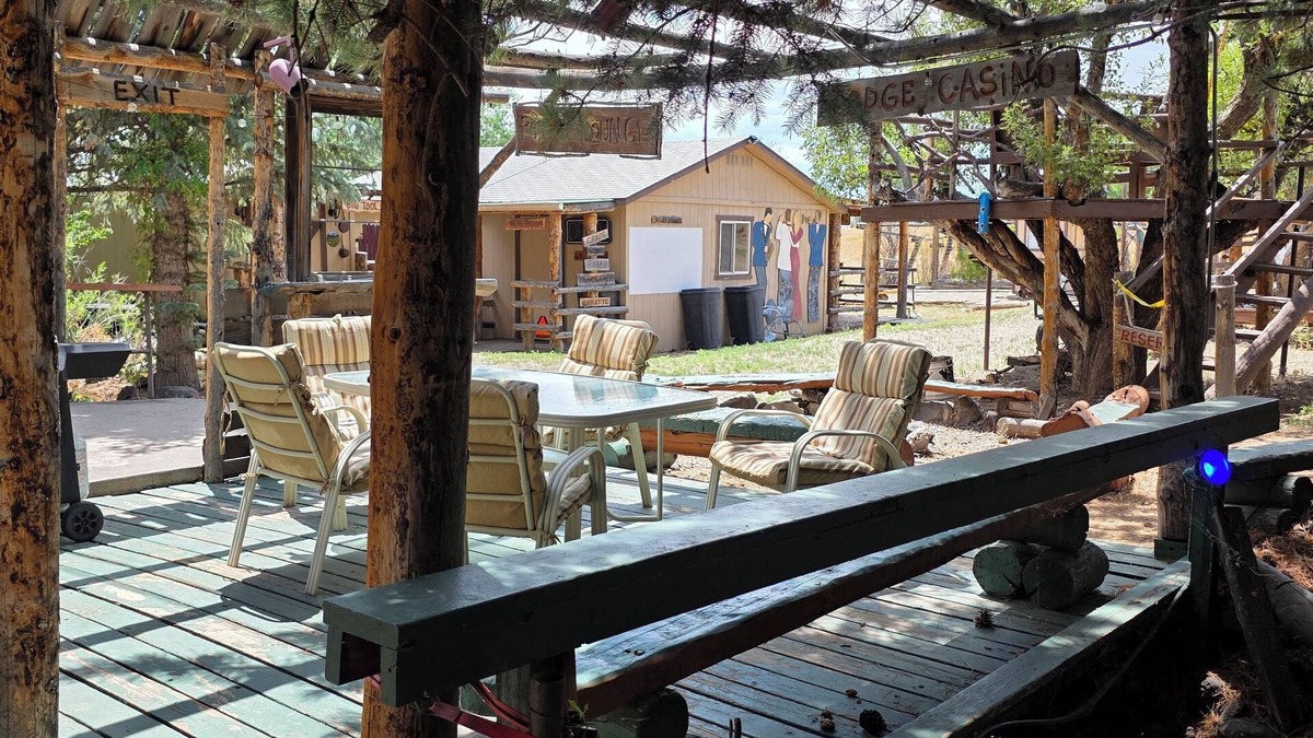 Cedaredge Cabin | “Unit 3 at the Cedaredge Lodge: Snuggle In With Your Pet in True Colorado Style”