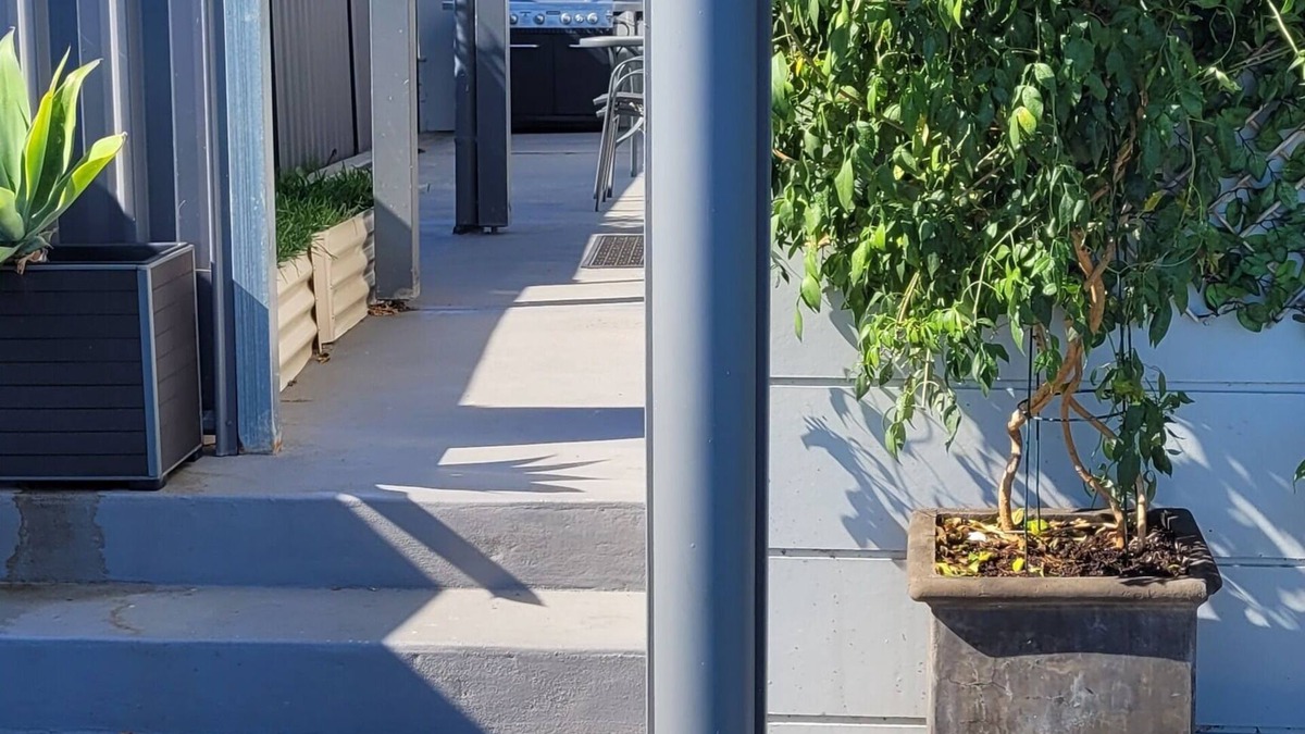 Harrington Apartment | UNIT 3 .PET-FRIENDLY .OPPOSITE WATER.GARAGE PARKING.LOWER LEVEL.