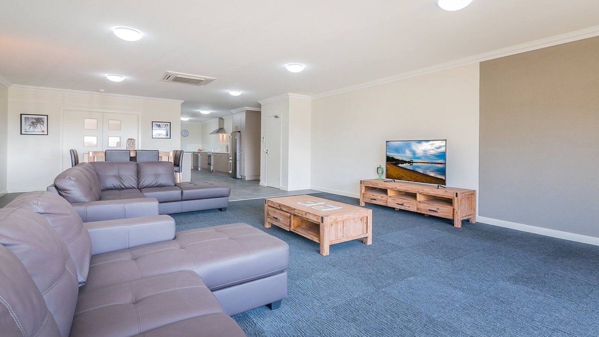 Cowes Apartment | Unit 4-83 Thompson Avenue, Cowes Central, includes linen.