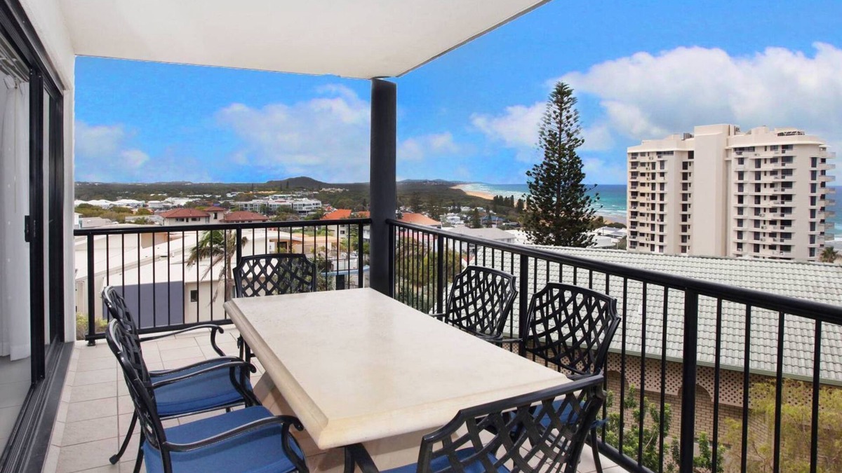 Coolum Beach Apartment | Unit 4 'Beaumont Sur Mer'