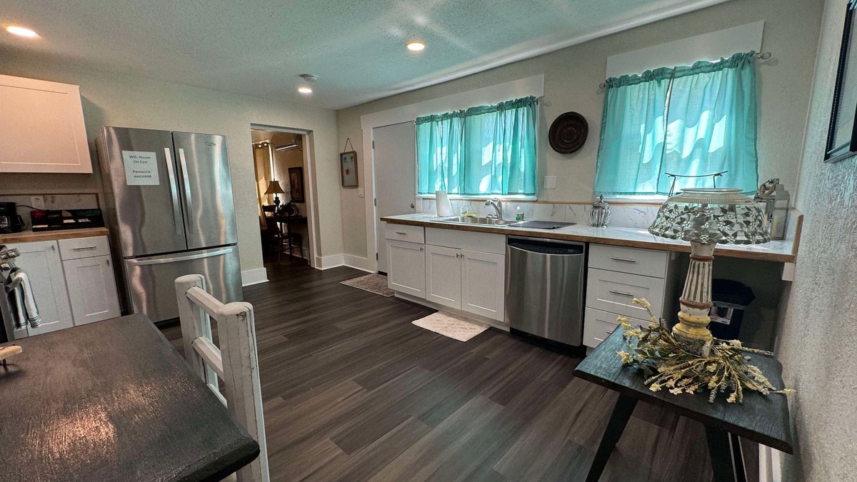 Globe Apartment | Unit 5 - Pinal Creek East - Gold Unit; 2-bedroom apartment with AC and WiFi