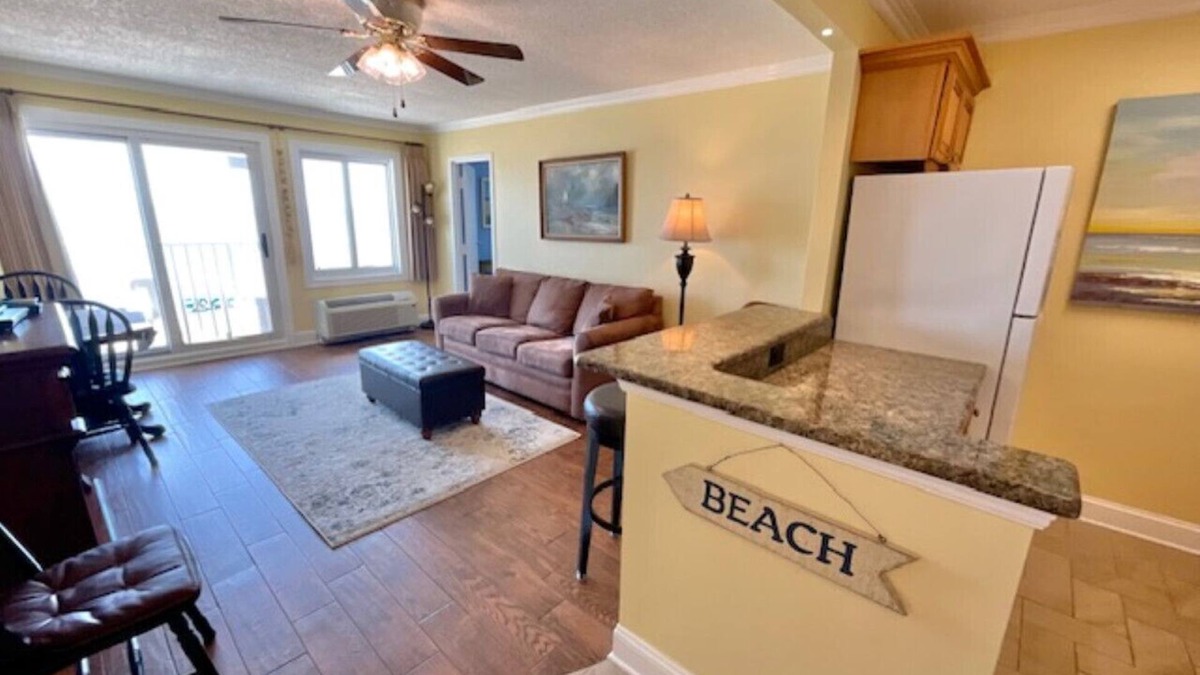Northeast Virginia Beach Apartment | Unit 606 - Classic Oceanfront Condo at Dolphin Run