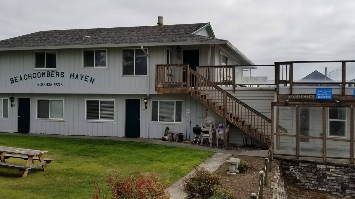 Gleneden Beach Apartment | Unit 9 - "Sea Foam" - Comfortable, accessible and pet friendly with views!