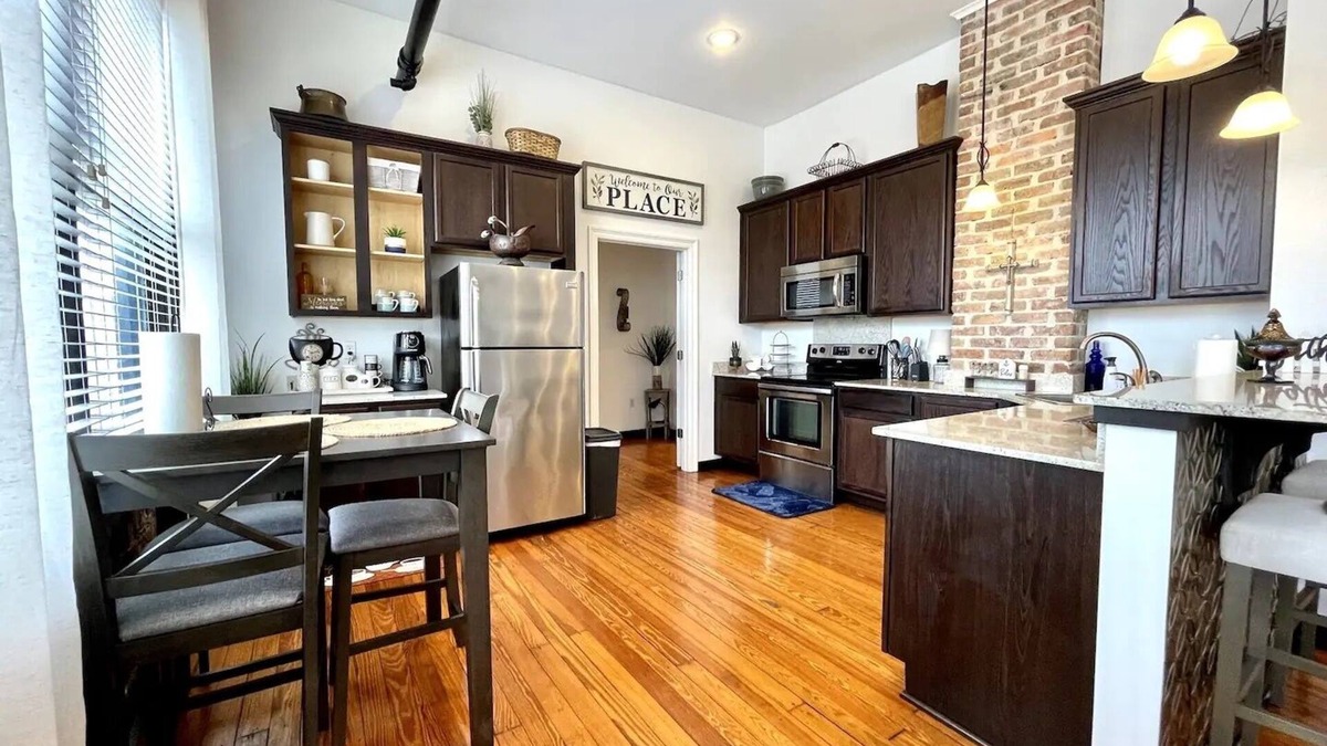 Hammond Condo | Unit A - 2-bedroom 2 bath condo in wonderful Downtown Hammond with AC, WiFi