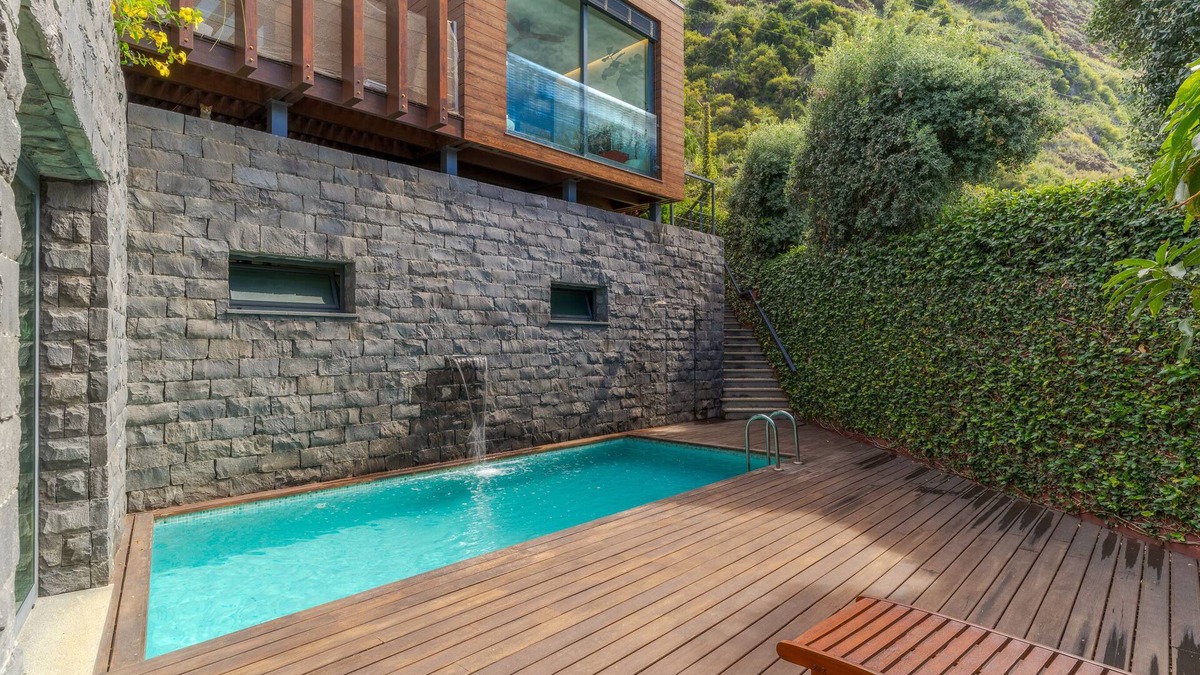 Jardim do Mar Villa | Unit with shared Pool And Sea Views At Hub Of The Village, Biologic Cropland