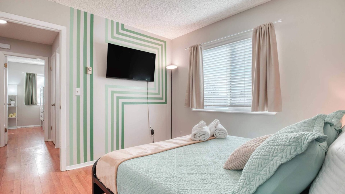 Cimarron Hills Apartment | UnitA/CoffeeBar/FreeParking/NearBase/NearAirport