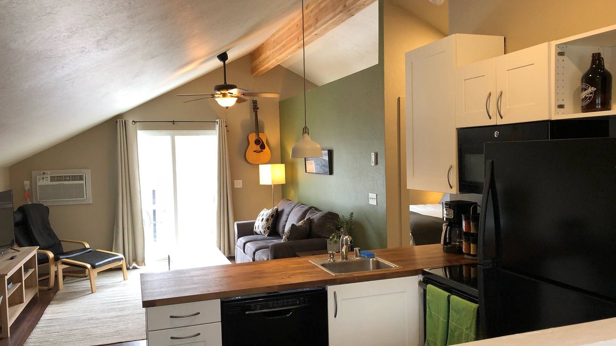 University District House | University Guesthouse