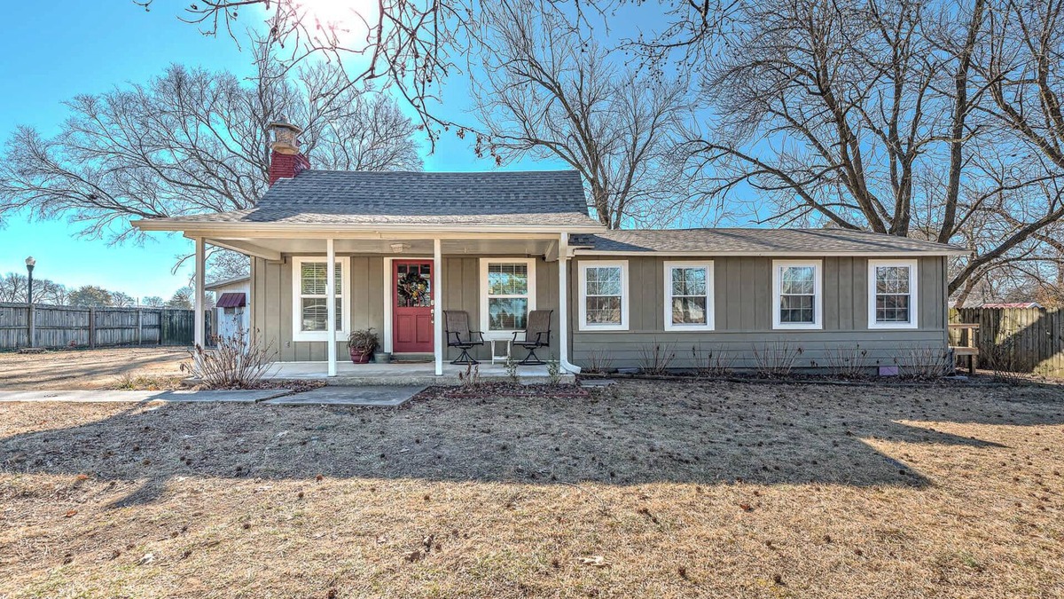 Siloam Springs House | University Place, family stay, practically on campus