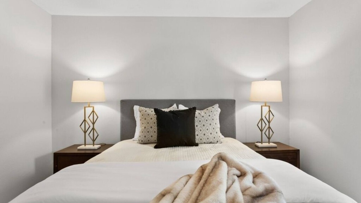University Hotel | University Serenity Suites 15th