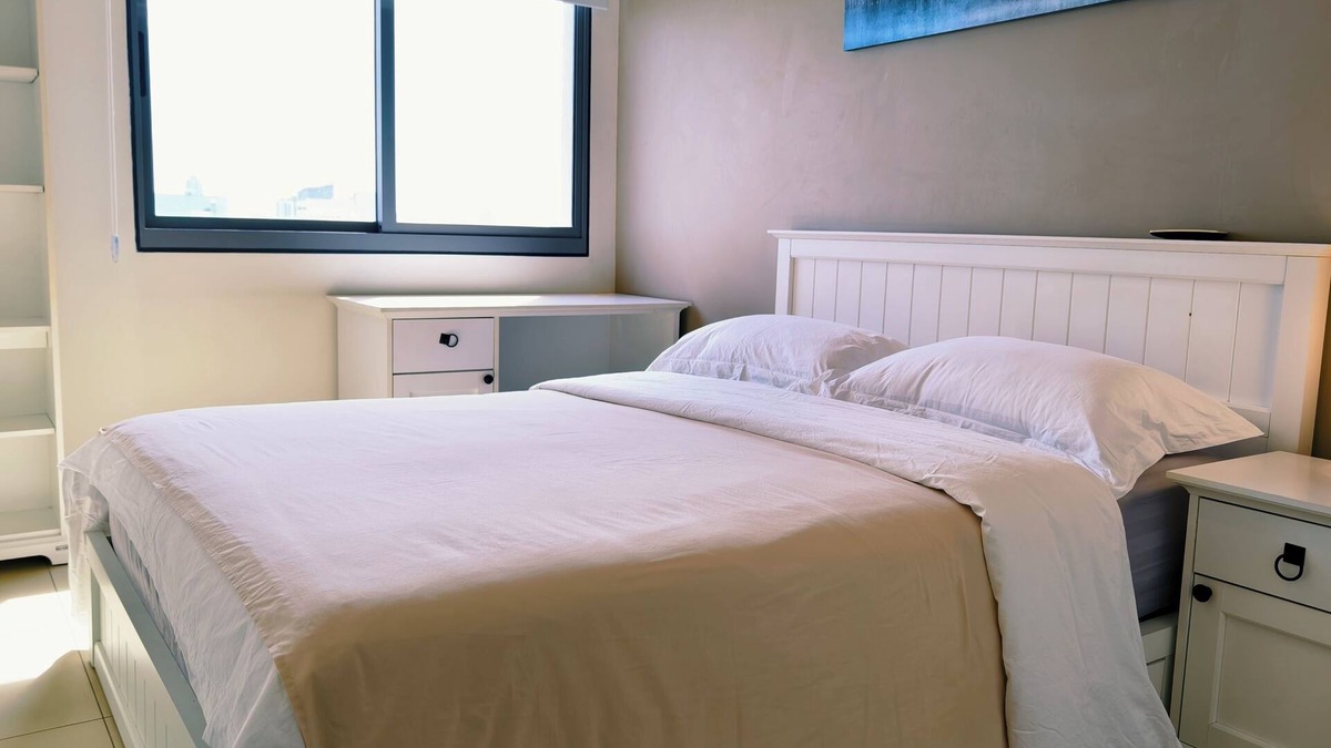 Pratumnak Hill Condo | Unixx South Pattaya Condo Seaview Family Room near walking street