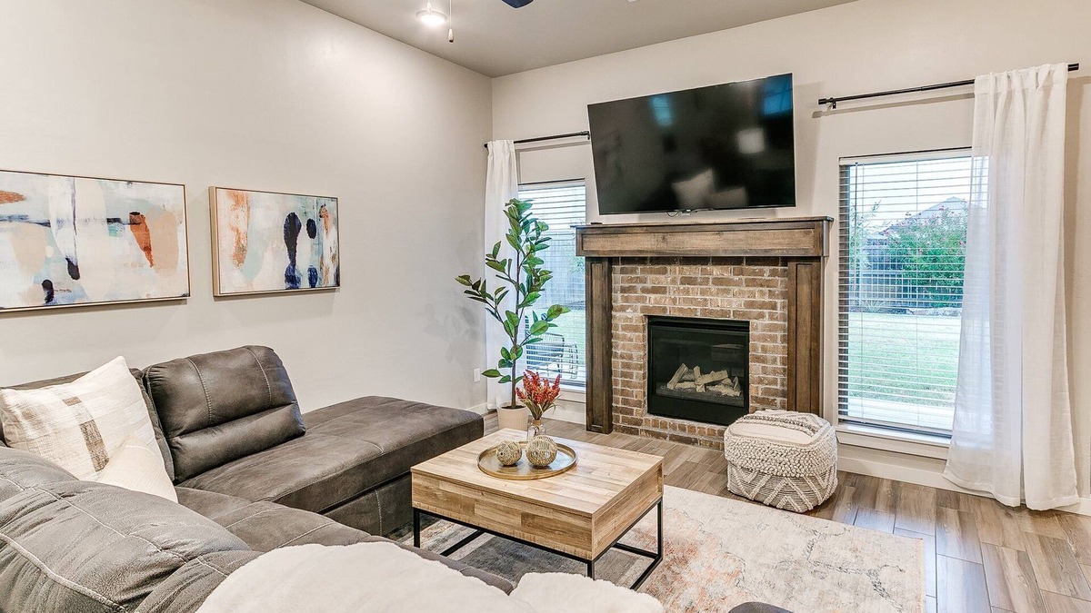 Wheatland House | Unleash Your Family’s Next Adventure: Stunning 4 Bed in Yukon!