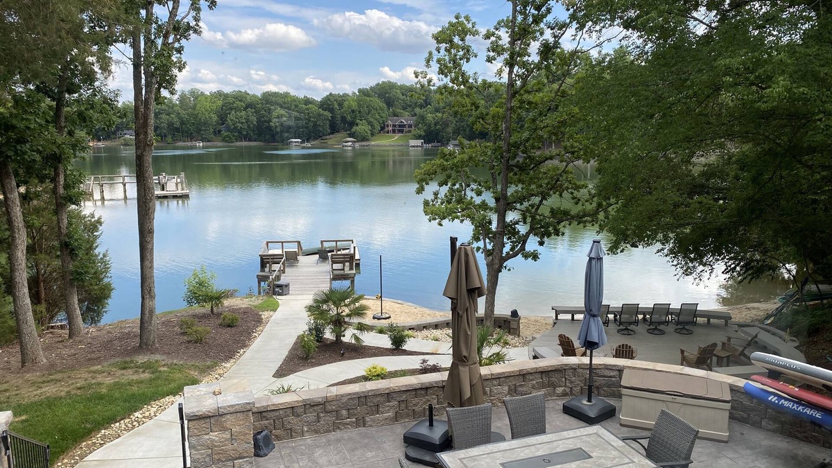 Bowling Green House | UNMATCHED Lake Vibes + Private Beach +BOAT Option +Watersports +Spacious 5BR/4BA