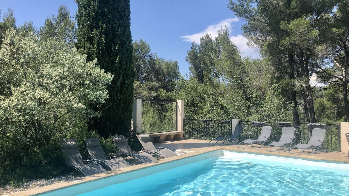 Le Tholonet Villa | Unoverlooked character house for 8 people in a pine forest in Aix-en-Provence