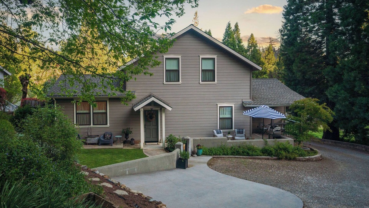 Grass Valley House | Unpack Your Bags and Relax