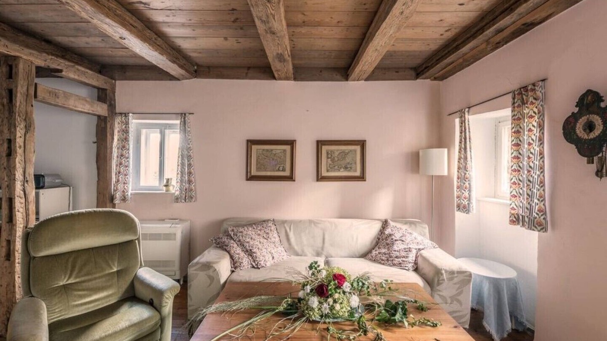 Unsleben Apartment | Unsleben moated castle, castle house