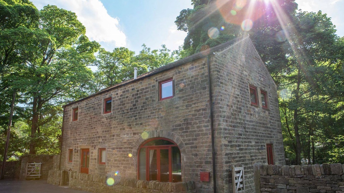 Hoylandswaine Cottage | Unsliven Bridge Barn - sleeps 7 guests in 3 bedrooms