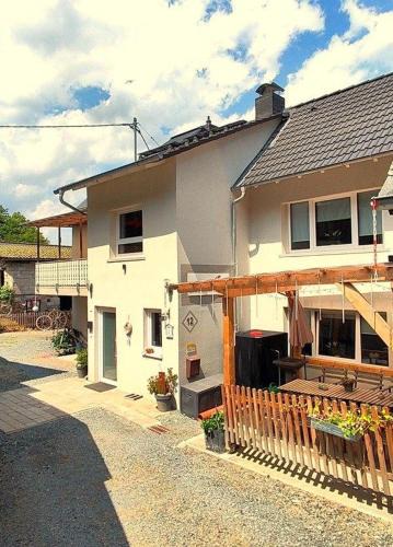Kransberg House | Unterkunft4You-Ferienhaus-Zum-Burgfried