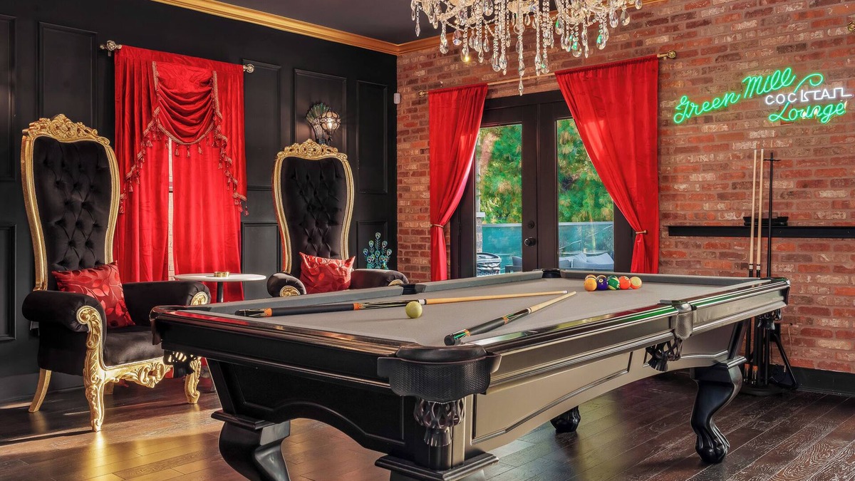 Deer Park House | Untouchable~6BR 4BA Speakeasy w/Sky Deck+Fire Pit