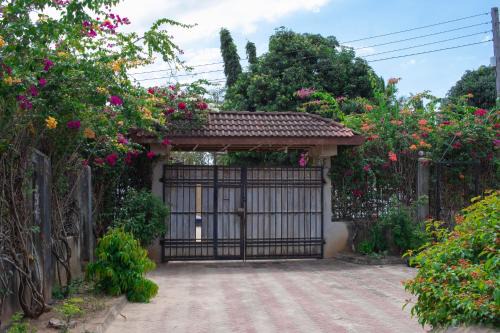 Mlingotini Apartment | Ununio Beach Cozy home, Free Wi-Fi, Private bathroom, Kitchen, gym, spa