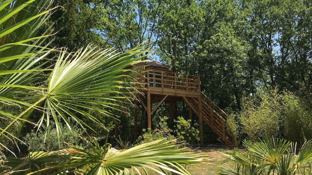 Les Assions Ski Chalet | Unusual accommodation, tree house with panoramic terrace!