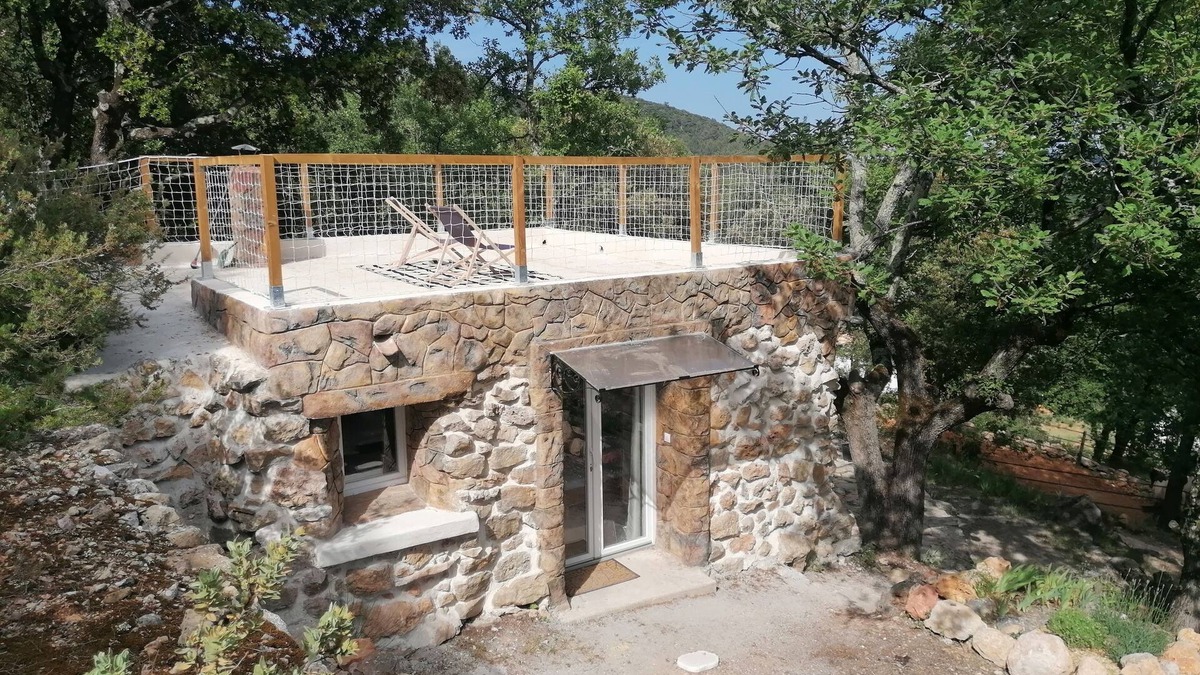 Besse-sur-Issole Other | Unusual cottage: La Bergerie des Restanques! For nature lovers!