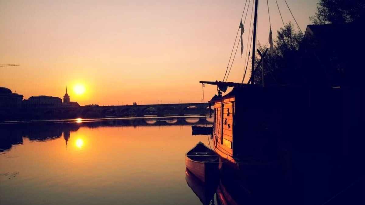 Saumur House | UNUSUAL! DIFFERENT HOLIDAYS, ♥ BOAT LOIRE ROMANCE ♥ THE LUXURY OF MAGIC NIGHTS ABOARD