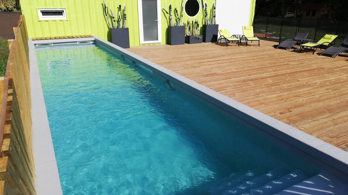 Chateauneuf-sur-Isere House | Unusual housing: Containers in a green and quiet setting