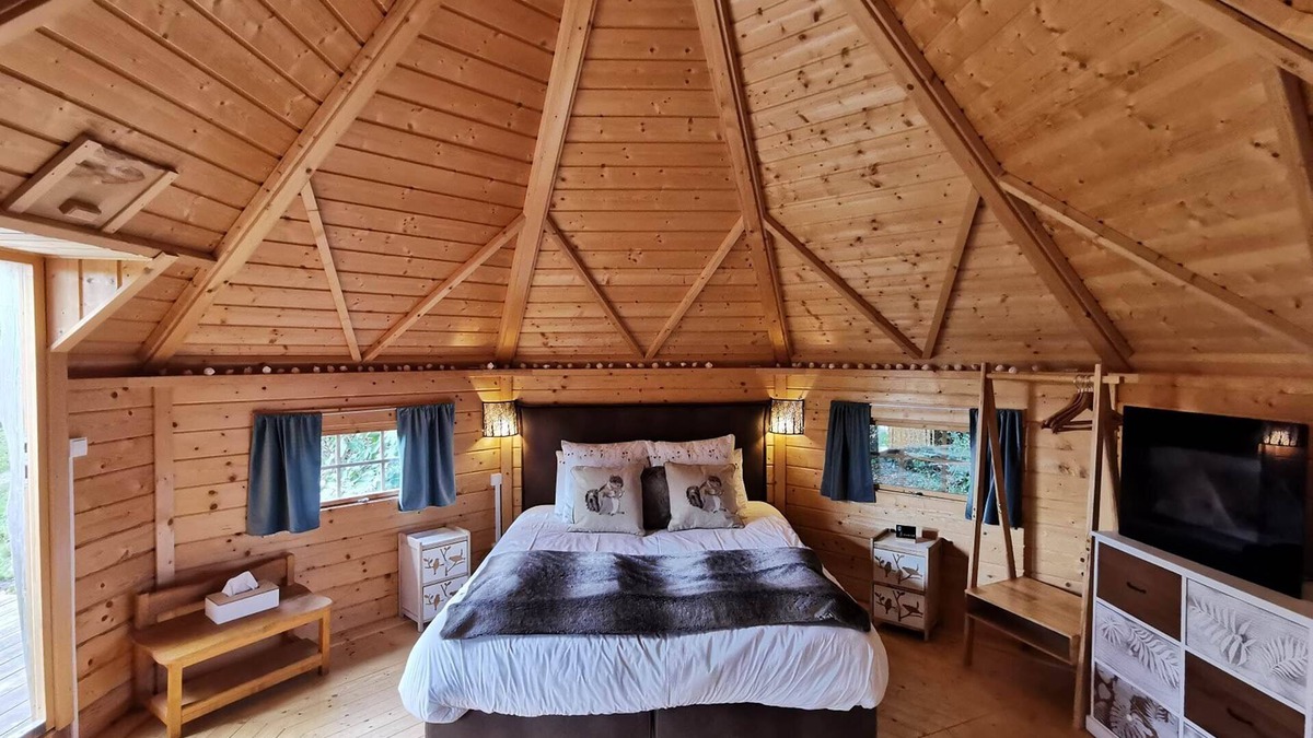 Ambon Ski Chalet | Unusual room "Kota Ty bihan" with terrace