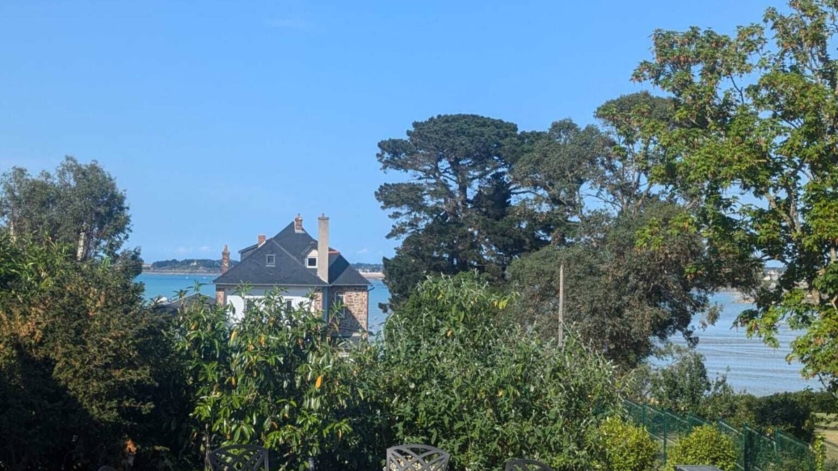 Saint-Jacut-de-la-Mer Villa | Unusual seaside gite opened in May 2025 in Notre Dame des Grèves,