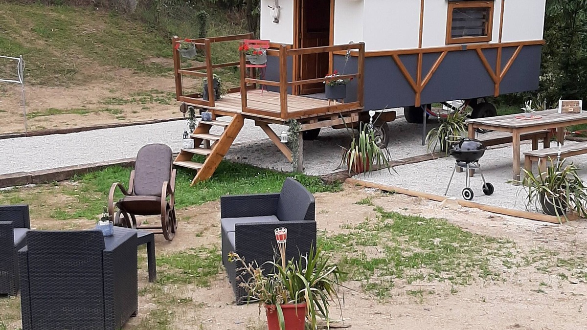 Conde-sur-Vire Cabin | Unusual s2jour caravan rental