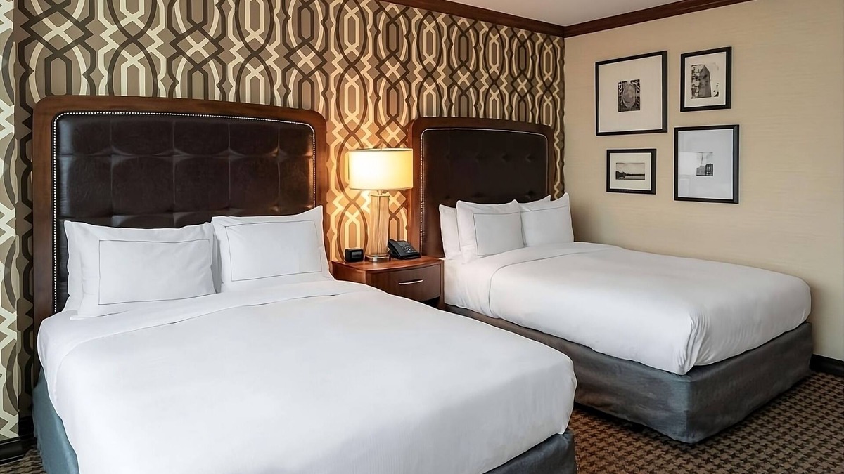 Alexandria West Hotel | Unwind and Indulge In Our Oasis! 2 Swimming Pools, Pet-friendly Property!